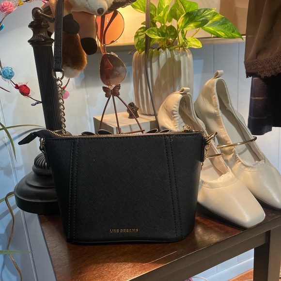 Chic Black Bow Crossbody Bag - Picture 2 of 9